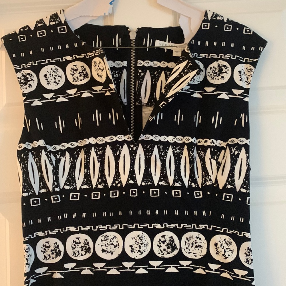 Veronica Beard black and white fitted stretchy dress